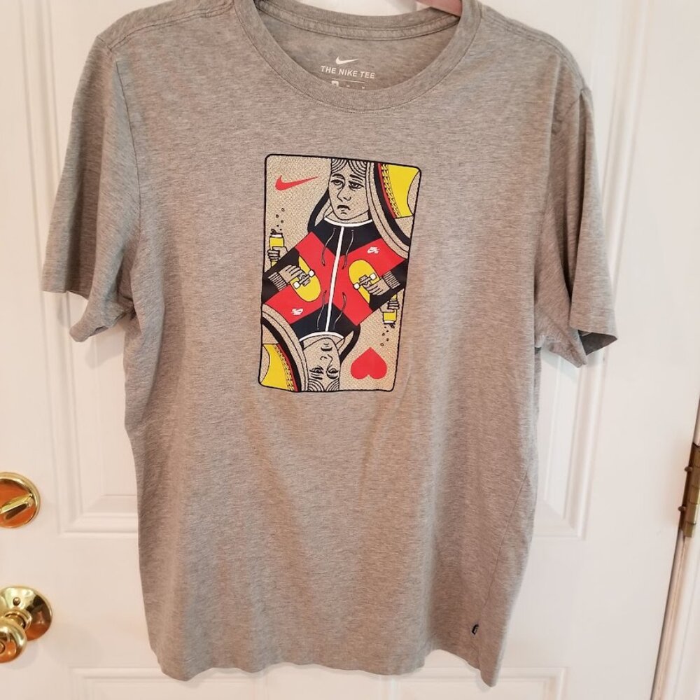 Nike SB Queen Card Foot District GrayT-Shirt, Men's Size M